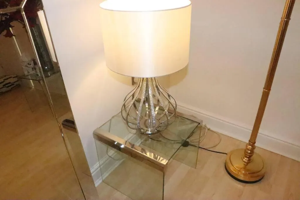 Skyline Haven - Modern 2Br Free Parking & 4Ktv Apartment London United Kingdom