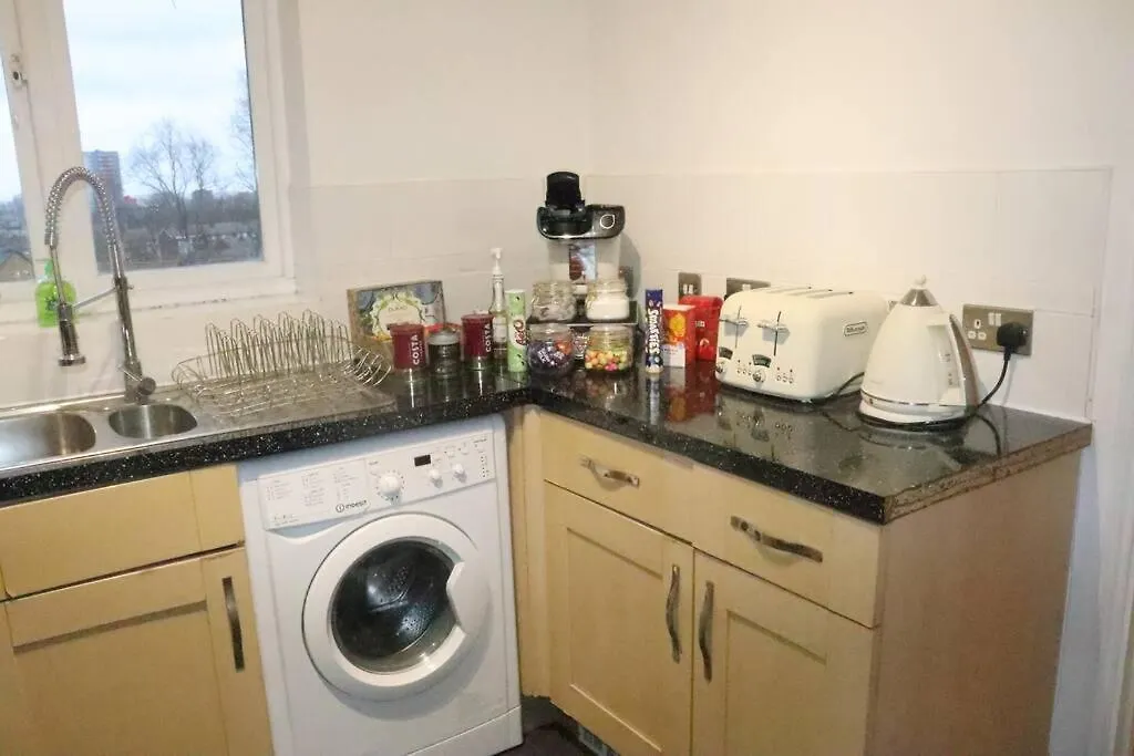 Skyline Haven - Modern 2Br Free Parking & 4Ktv Apartment London