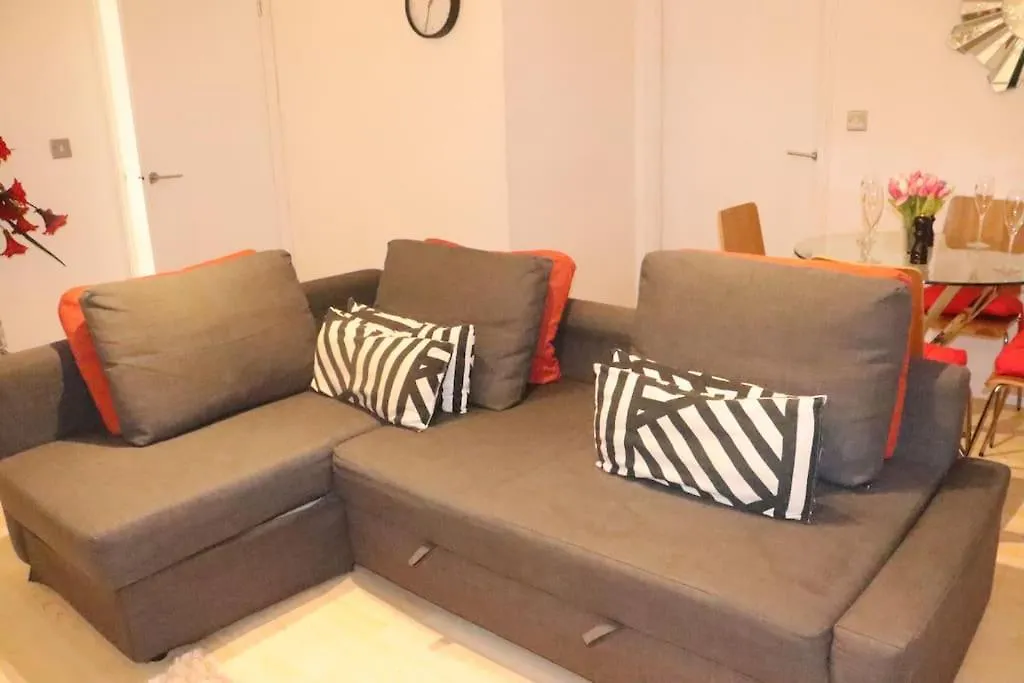 Skyline Haven - Modern 2Br Free Parking & 4Ktv Apartment London