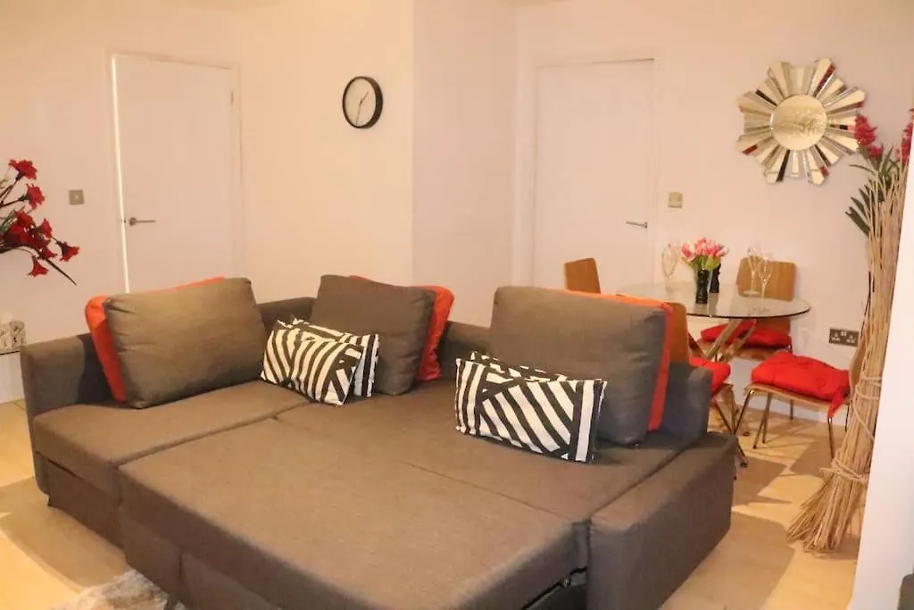Skyline Haven - Modern 2Br Free Parking & 4Ktv Apartment London
