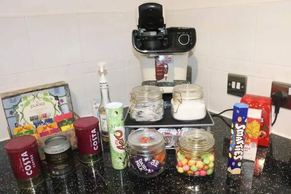 Skyline Haven - Modern 2Br Free Parking & 4Ktv Apartment London