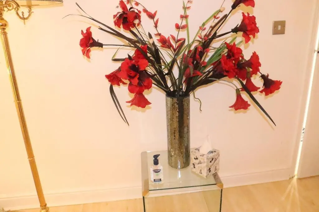 Skyline Haven - Modern 2Br Free Parking & 4Ktv Apartment London United Kingdom