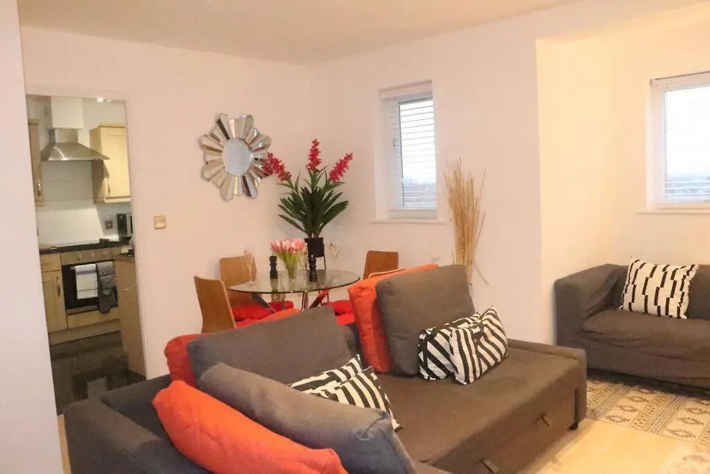 Skyline Haven - Modern 2Br Free Parking & 4Ktv Apartment London