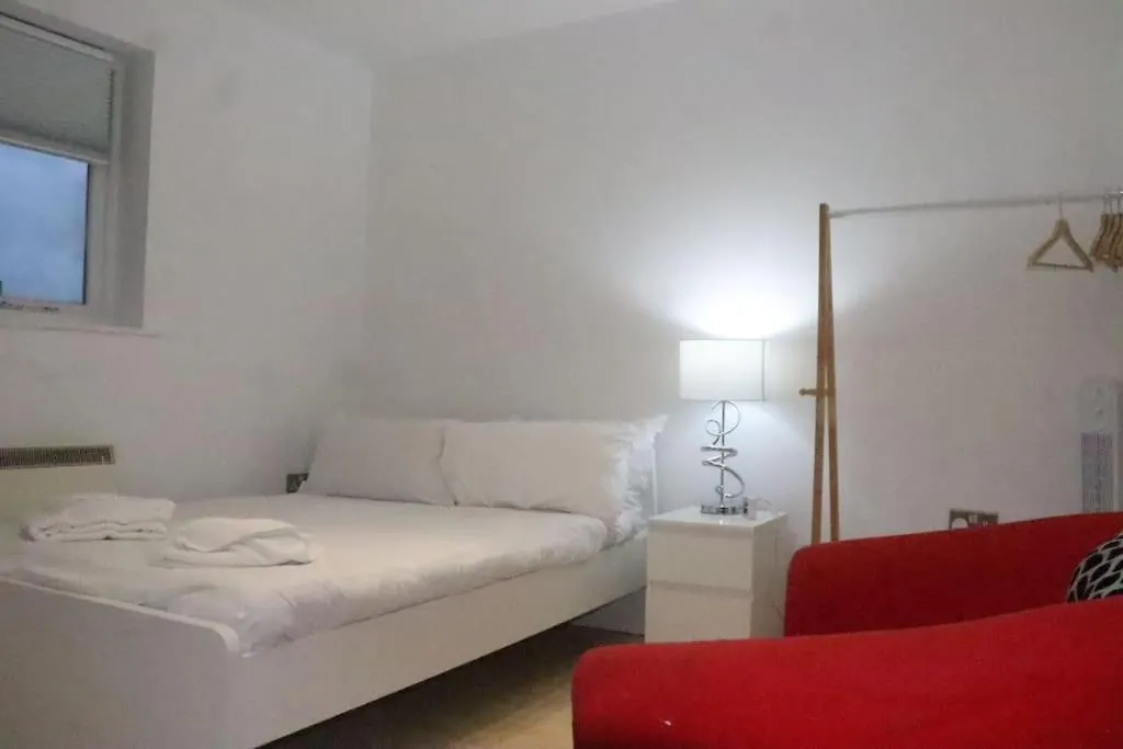 Skyline Haven - Modern 2Br Free Parking & 4Ktv Apartment London 0*,
